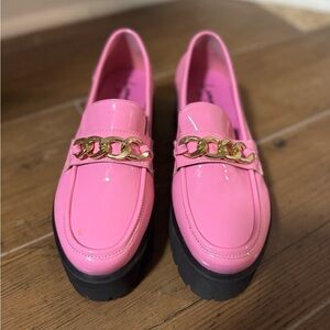 Hot Pink Platform Loafers w/ Gold Chain – Size 7.5